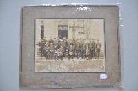 藏品(西洋式建築前合照)的圖片