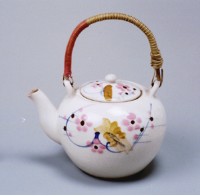 藏品(彩繪花紋茶壺)的圖片