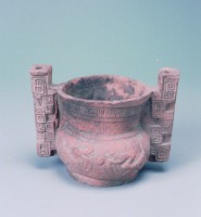 藏品(雙龍搶珠雷紋耳爐)的圖片