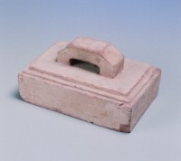 藏品(素燒方形編帽鎮)的圖片