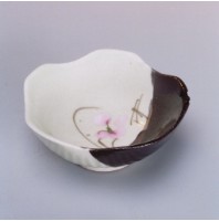 藏品(梅花狀彩繪碟（小）)的圖片