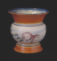 藏品(白地魚藻紋痰盂)的圖片