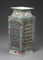 藏品(粉彩鏤空方瓶)的圖片