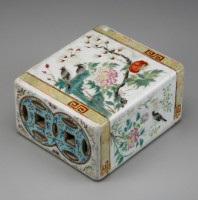 藏品(粉彩枕頭)的圖片