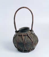 藏品(達悟族編藤黑陶提罐)的圖片