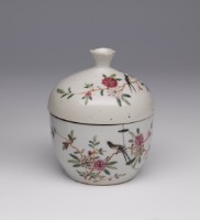 藏品(鋦釘粉彩花鳥紋中藥罐)的圖片