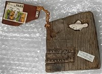 藏品(我在海邊撿了一塊木，來不及問起它的前身，海裡的魚或許知道)的圖片