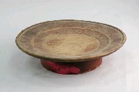 藏品(木胎紅色漆高腳供盤)的圖片