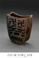 藏品(磚燒半橢圓形鏤空雙卍吉字紋筷筒)的圖片