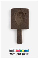 藏品(長方形雙面雕龜桃紋帶柄粿印)的圖片