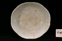 藏品(釉上五彩公雞花紋花口碗)的圖片