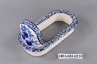 藏品(青花橢圓形花草紋便池)的圖片