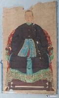 藏品(彩繪坐姿女祖先畫像)的圖片