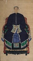 藏品(彩繪坐姿女祖先畫像)的圖片