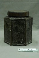 藏品(深褐釉雕花六角茶葉甕)的圖片