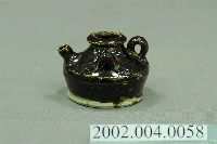 藏品(黑釉三繫耳油壺)的圖片