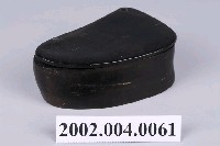 藏品(附蓋牛角盒)的圖片