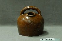 藏品(褐釉陶製夜壺)的圖片