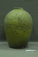 藏品(橄欖綠釉壓印紋陶甕)的圖片