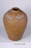 藏品(黃褐釉壓印紋紅露酒甕)的圖片