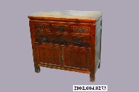 藏品(乾漆陰刻花草紋桌櫃)的圖片