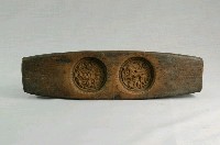 藏品(長條板單面雕蝙蝠龍蚊二枚銀圓形糕印)的圖片