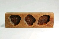 藏品(棕漆長條板單面雕仙桃柿蒂蕉葉造形糕印)的圖片