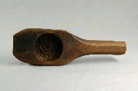 藏品(酒瓶造形單面雕圓形牡丹紋帶柄餅印)的圖片