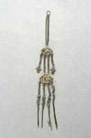 藏品(金屬製垂墜鍊耳飾)的圖片