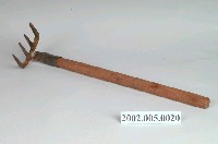 藏品(四齒耙)的圖片
