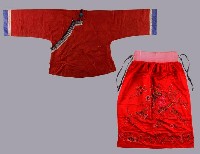 藏品(紅絲緞彩繡花卉紋結婚禮服)的圖片