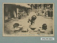 藏品(生蕃屋商店發行臺灣阿美族女子製作陶器)的圖片