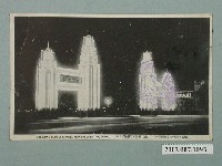 藏品(臺北新高堂發行始政四十週年紀念臺灣博覽會臺北車站前大歡迎門夜景)的圖片