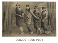 藏品(四名穿原住民服飾之壯丁合照)的圖片