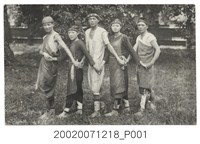 藏品(一群穿原住民服飾的男女跳傳統舞蹈)的圖片