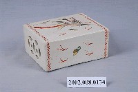 藏品(手繪紅綠彩獅子紋枕頭)的圖片