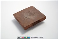 藏品(磚燒正方形單面雕壽桃無柄粿印)的圖片