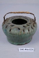 藏品(青綠釉鏤空雕花油壺)的圖片