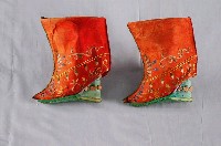 藏品(紅底花草刺繡三寸金蓮)的圖片