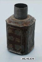 藏品(錫製竹菊紋茶葉罐)的圖片