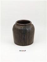 藏品(醬釉壓印線紋方形陶罐)的圖片