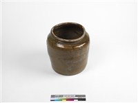 藏品(醬釉押印線紋方形陶罐)的圖片