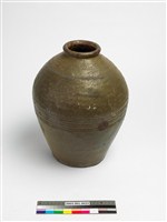 藏品(橄欖綠釉壓印紋陶甕)的圖片