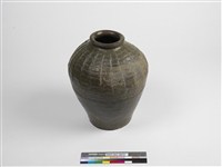 藏品(橄欖綠釉壓印紋陶甕)的圖片