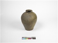 藏品(橄欖綠釉壓印紋陶甕)的圖片