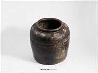 藏品(醬釉押印線紋方形陶罐)的圖片