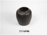 藏品(醬釉押印線紋方形陶罐)的圖片