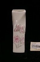 藏品(蝴蝶貼花百合方瓶)的圖片