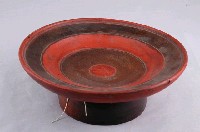 藏品(木胎紅色黑色漆相間高腳供盤)的圖片