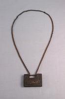 藏品(人物紋門鎖形長命鎖)的圖片